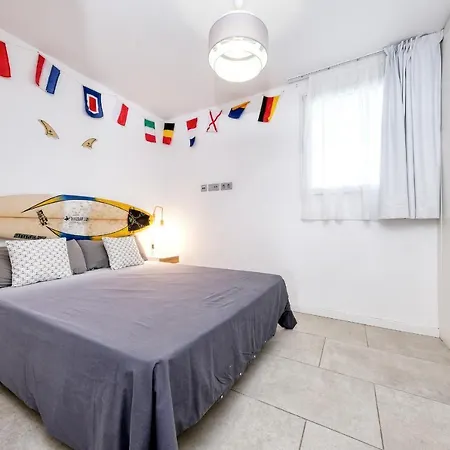 Holiday home La Marinera House-near The Beach, Fast Wifi, Air-con On Main Bedroom And Sat Tv