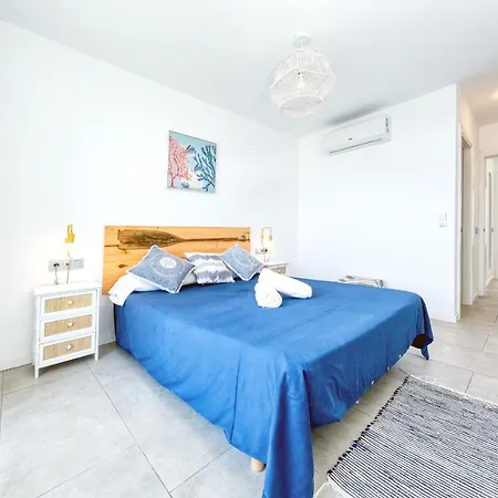 La Marinera House-near The Beach, Fast Wifi, Air-con On Main Bedroom And Sat Tv Holiday home