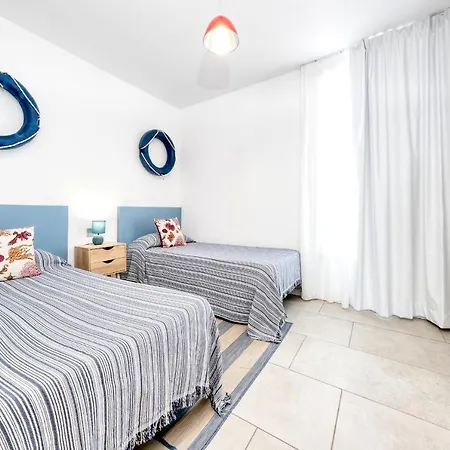 La Marinera House - Near The Beach, Air-Con, Fast Wifi And Sat Tv